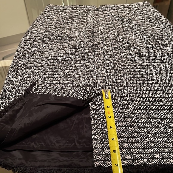 J. Crew, 6, “new classic” tweed pencil with fringe hem, fully lined, EUC. - Picture 2 of 9